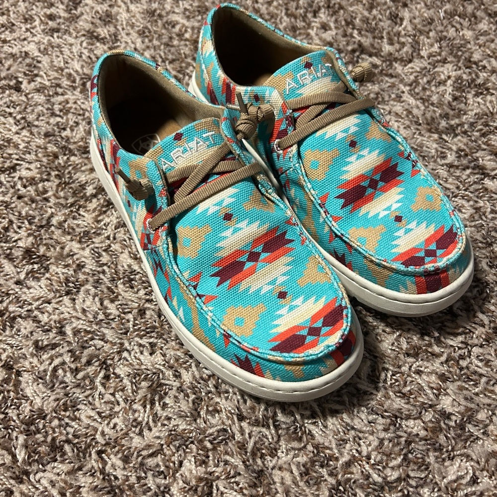 Ariat women’s slip on shoes size 6